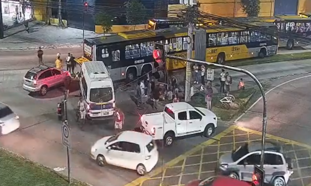 Acidente Entre Van E Brt Deixa Feridos Na Estrada Dos Bandeirantes