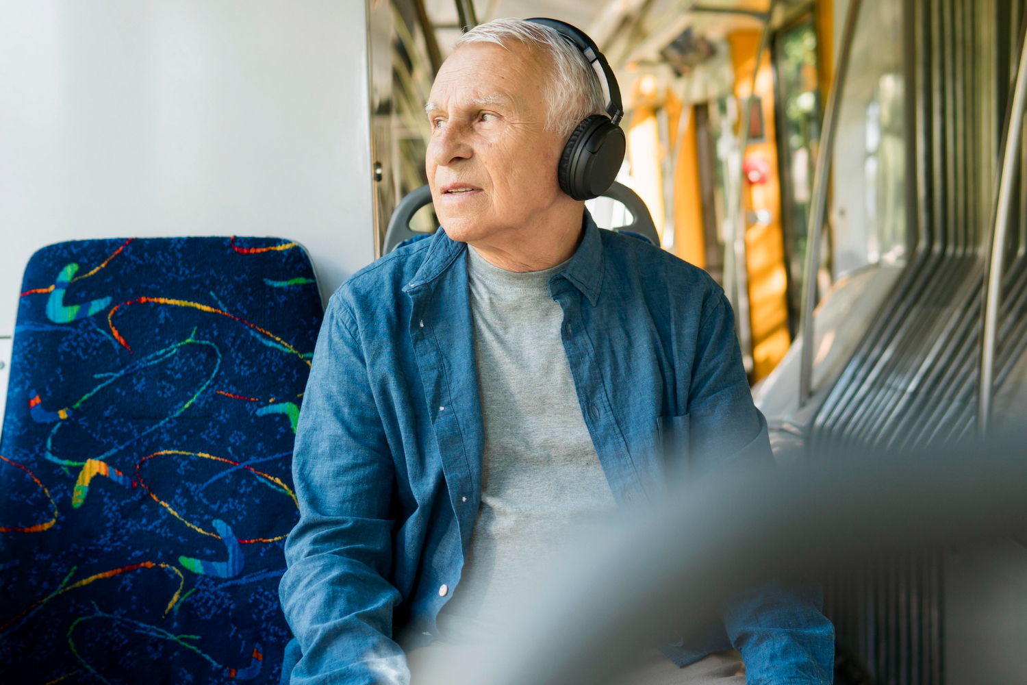 Transporte gratuito para idosos: descubra como garantir seu benefício!