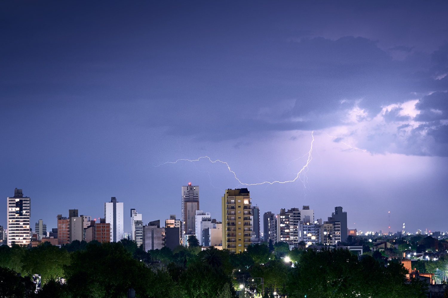 Chuva amanhã em São Paulo: Tempestades Surpreendentes e Impactantes!