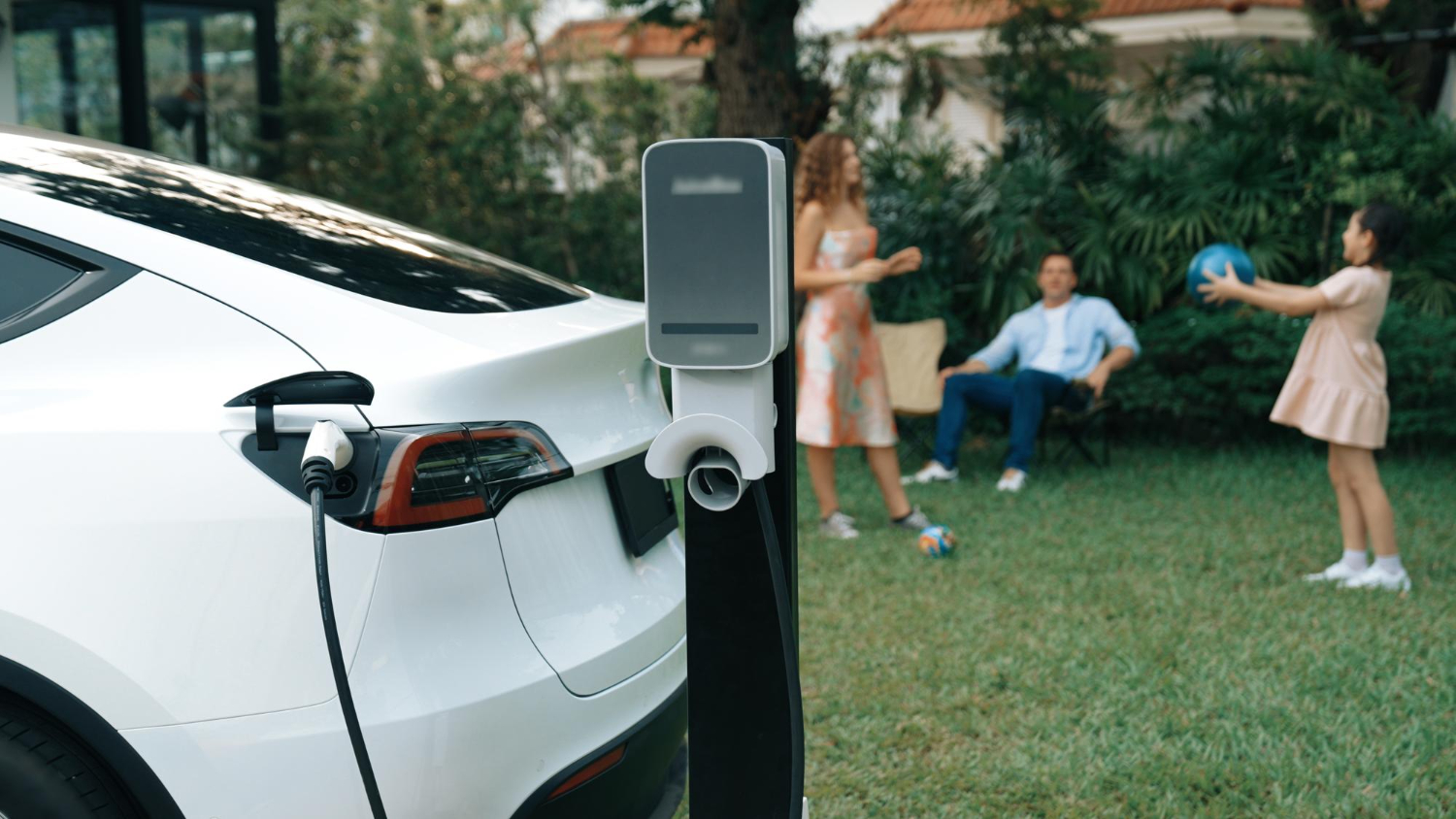Fim das recargas gratuitas para veículos elétricos: Volvo anuncia cobrança imediata e impacta todo o setor