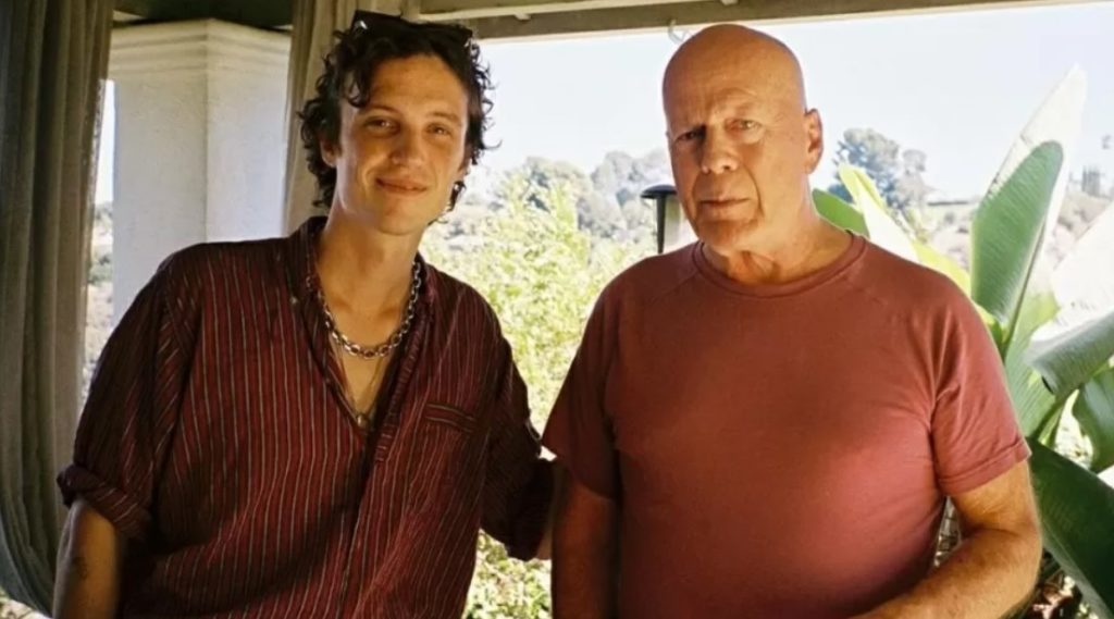 Bruce Willis ao lado do genro, Justin Acee. 
