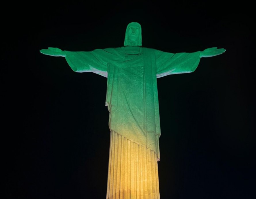 Cristo Redentor homenageia os 30 anos do tetracampeonato mundial da Seleção Brasileira de Futebol