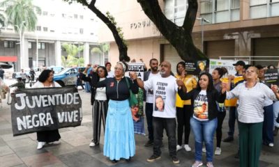 Família de João Pedro protesta contra decisão que absolveu policiais