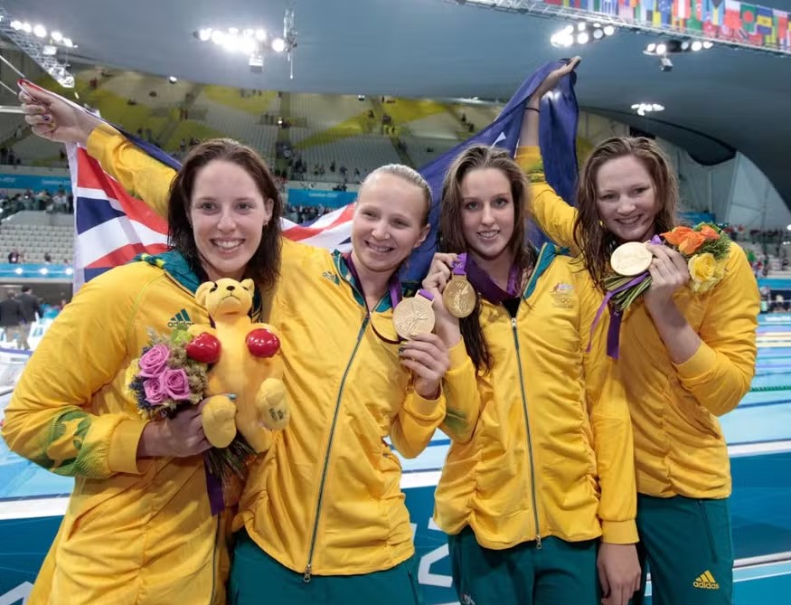 Seleção australiana de natação foi ouro no revezamento 4x100m livre em Paris