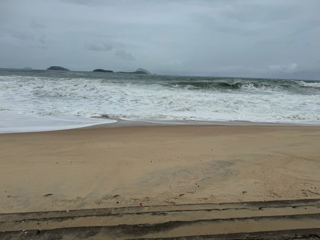 Alerta de ressaca aponta para ondas de até 3 metros de altura no RIo