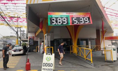 Polícia interdita posto de gasolina em São Gonçalo