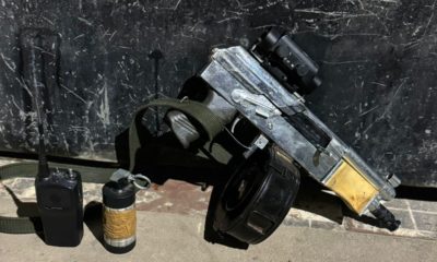 Polícia apreende metralhadora e granada em comunidade da Zona Oeste do Rio.