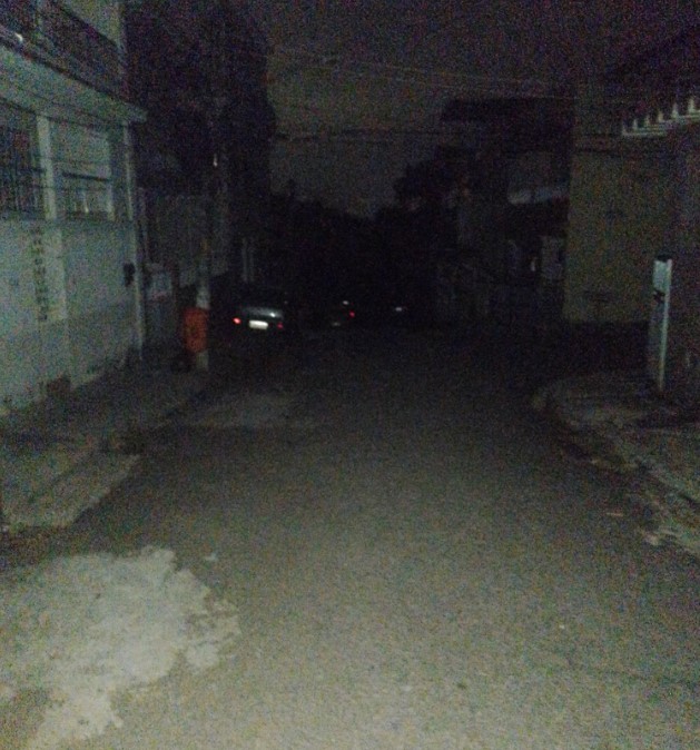 Moradores da Ilha do Governador sofrem com falta de luz.