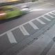 Câmera de segurança flagra Porsche em alta velocidade colidindo com motocicleta na Avenida Interlagos