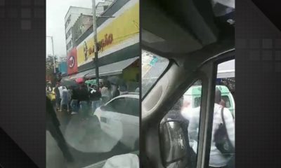 Carro invade loja em Bonsucesso e deixa três feridos 