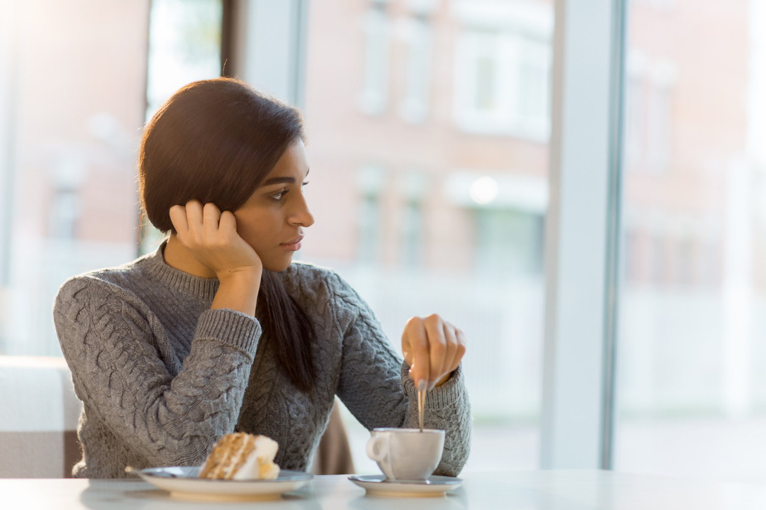 Descubra os benefícios de falar sozinho e como isso pode ajudar no seu dia a dia