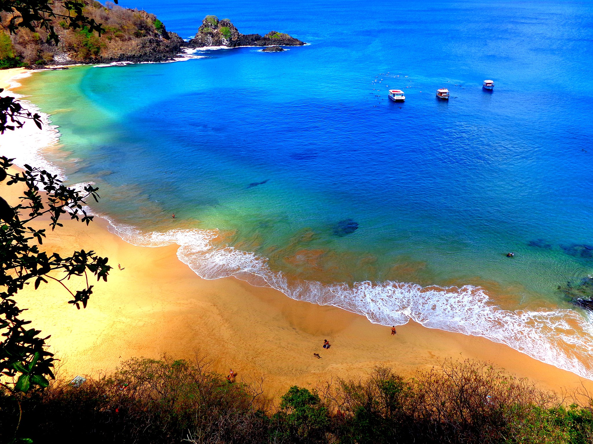 Fernando de Noronha brilha! Praia do Sancho é novamente a número um do mundo