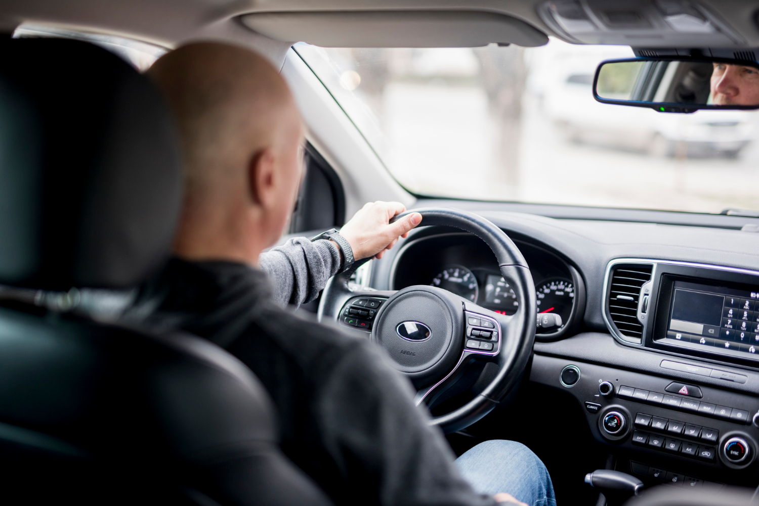 Estudo Revela Presença de Substâncias Tóxicas em Carros Recentes