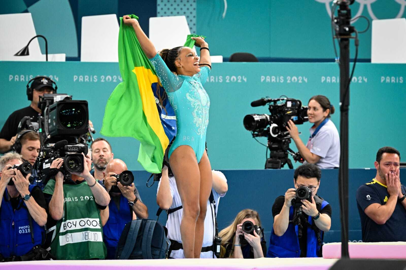 Rebeca Andrade é ouro na final do solo em Paris