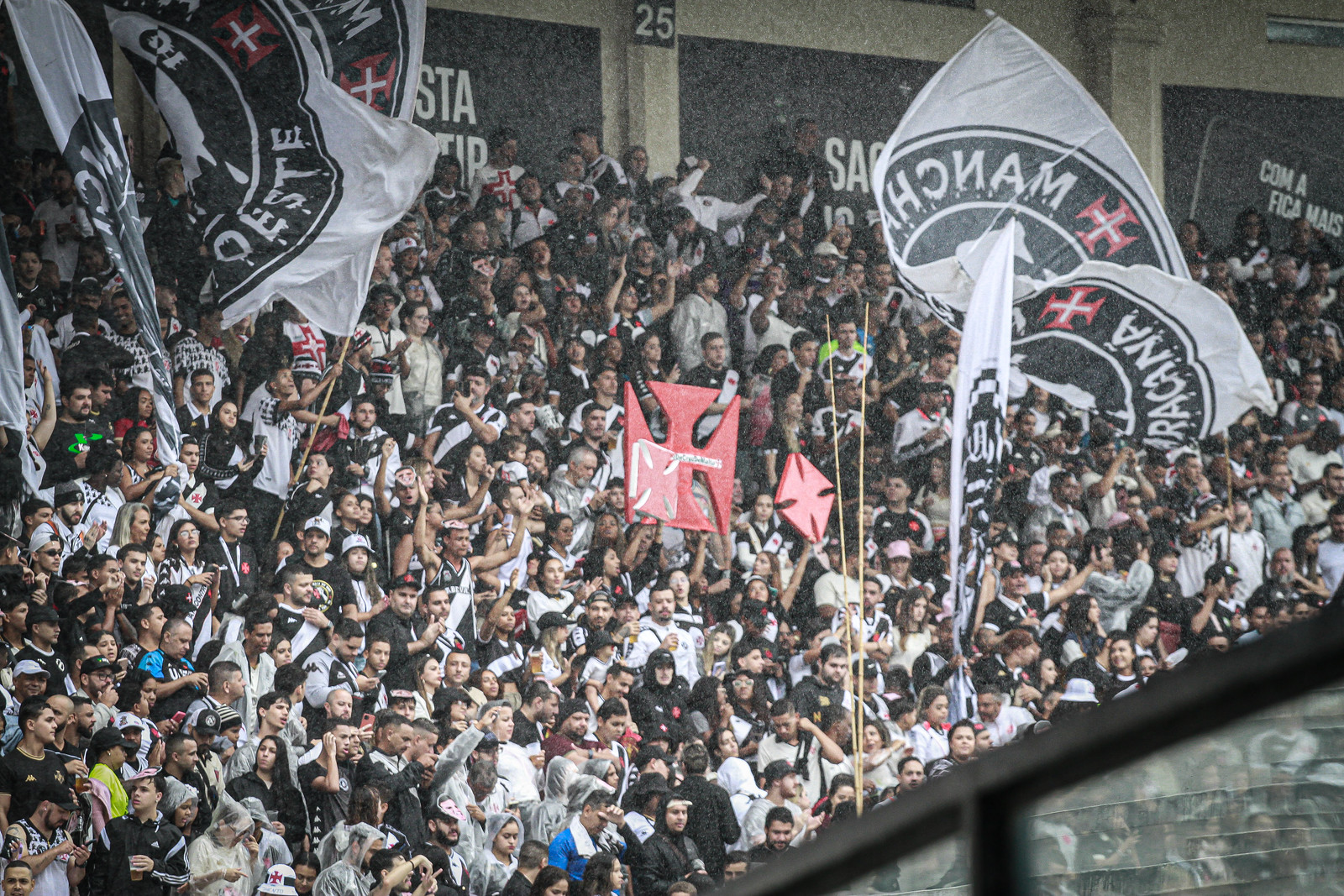 Torcida do Vasco em São Januário (Foto: Matheus Lima/Vasco)