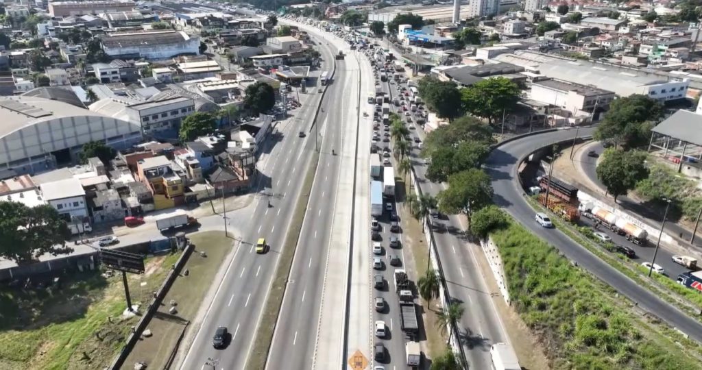 Tiroteio fecha Avenida Brasil