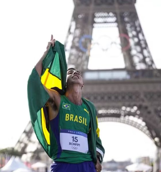 Caio Bonfim ganha medalha de prata nas Olimpíadas de Paris.