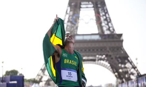 Caio Bonfim ganha medalha de prata nas Olimpíadas de Paris.