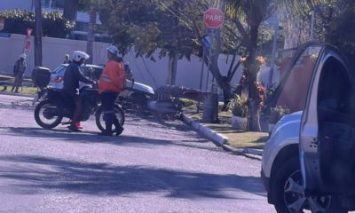 Ciclista morre após ser atingido por poste