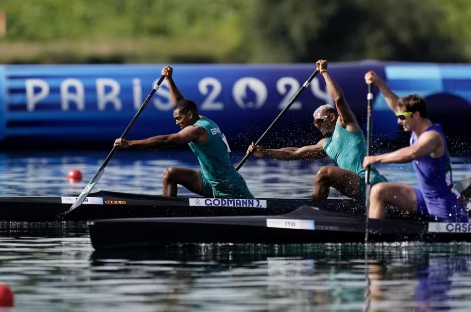 Jacky Godmann e Isaquias Queiroz na primeira eliminatória do C2 500m.