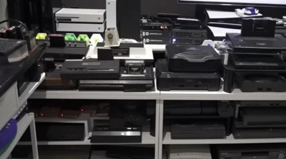 Jogador conecta 444 consoles em uma TV e entra para o Livro dos Recordes