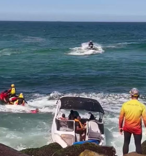 Lancha com 11 pessoas bate em pedras no Quebra-Mar da Barra da Tijuca Lancha com 11 pessoas bate em pedras no Quebra-Mar da Barra da Tijuca 