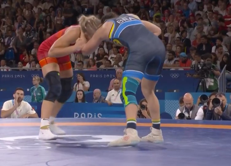 Giullia Penalber vence alemã na repescagem e vai disputar o bronze no wrestling em Paris.