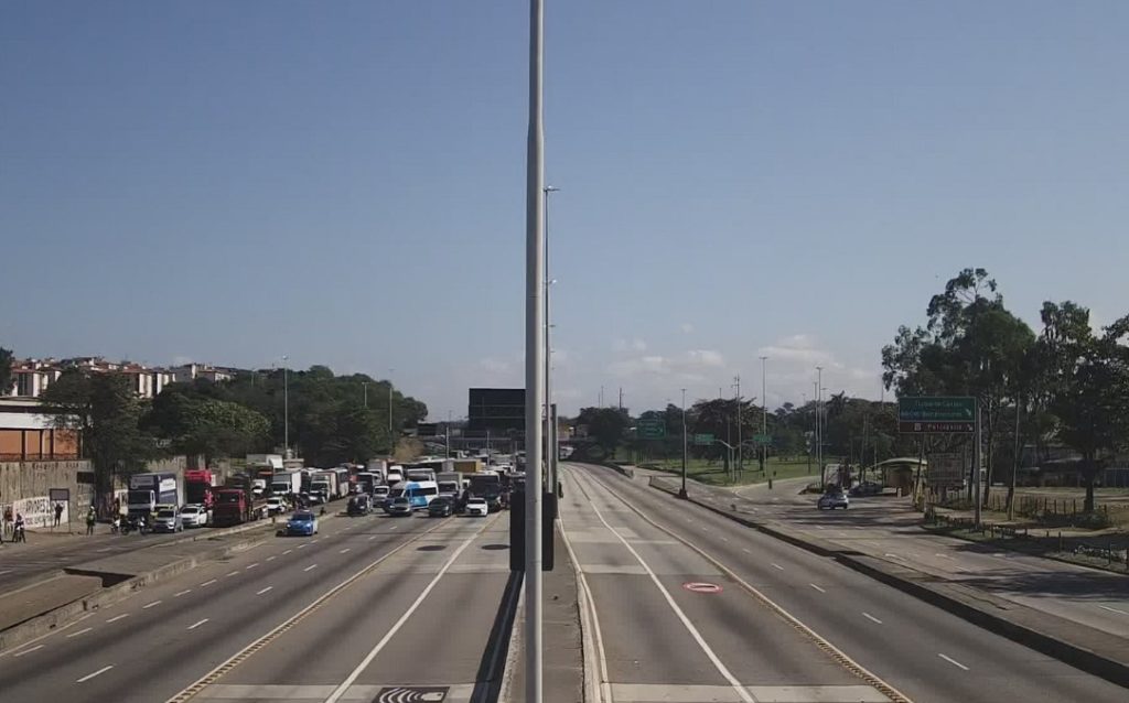 Tiroteio fecha Avenida Brasil.