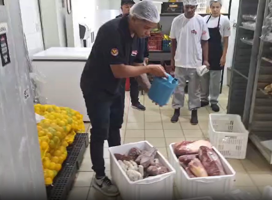 Fiscalização em padaria de Niterói termina com apreensão de 150 kg de alimentos impróprios.