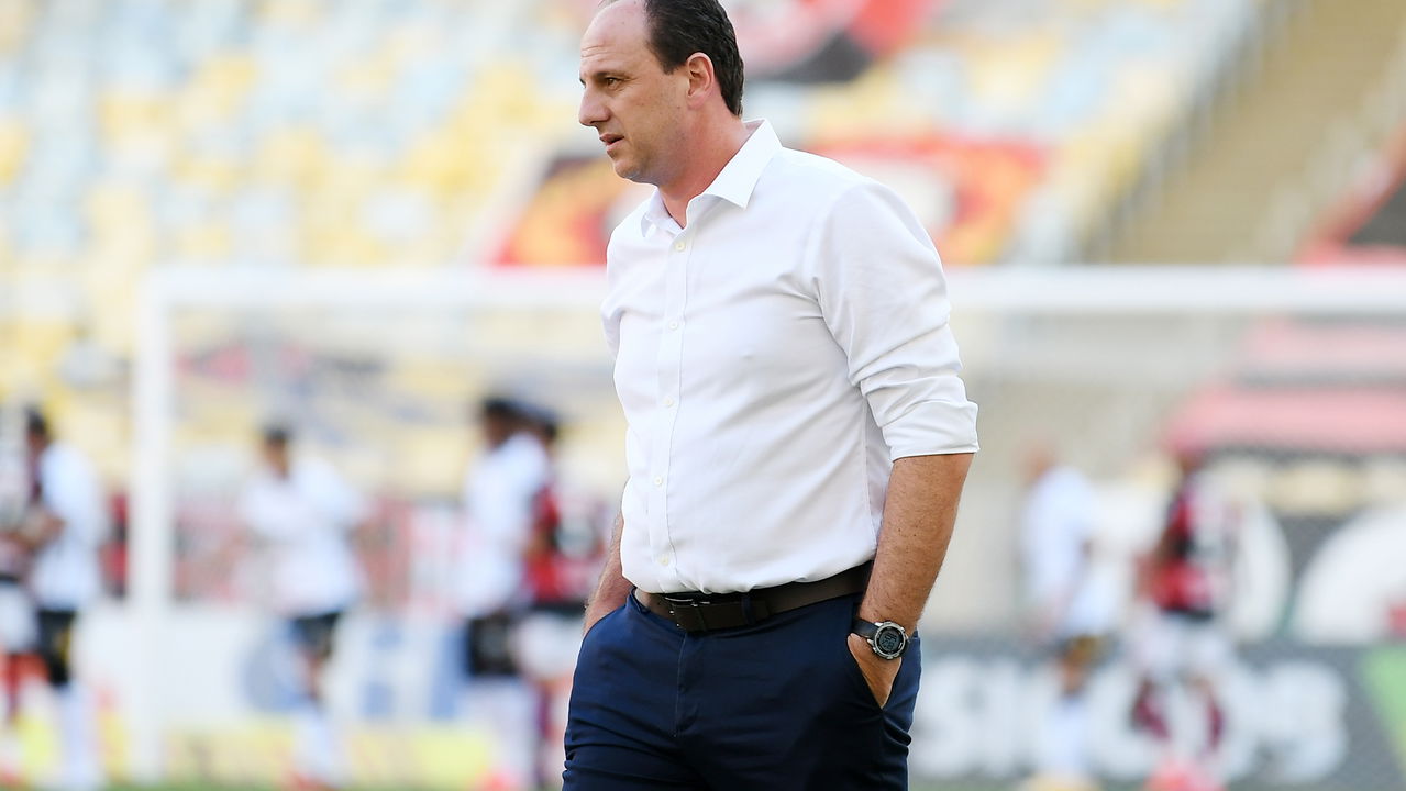 Rogério Ceni: De Lenda do Gol à Figura Imponente no Comando Técnico