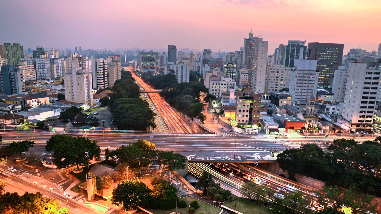 Frente Fria Ajuda a Combater Focos de Fogo em São Paulo