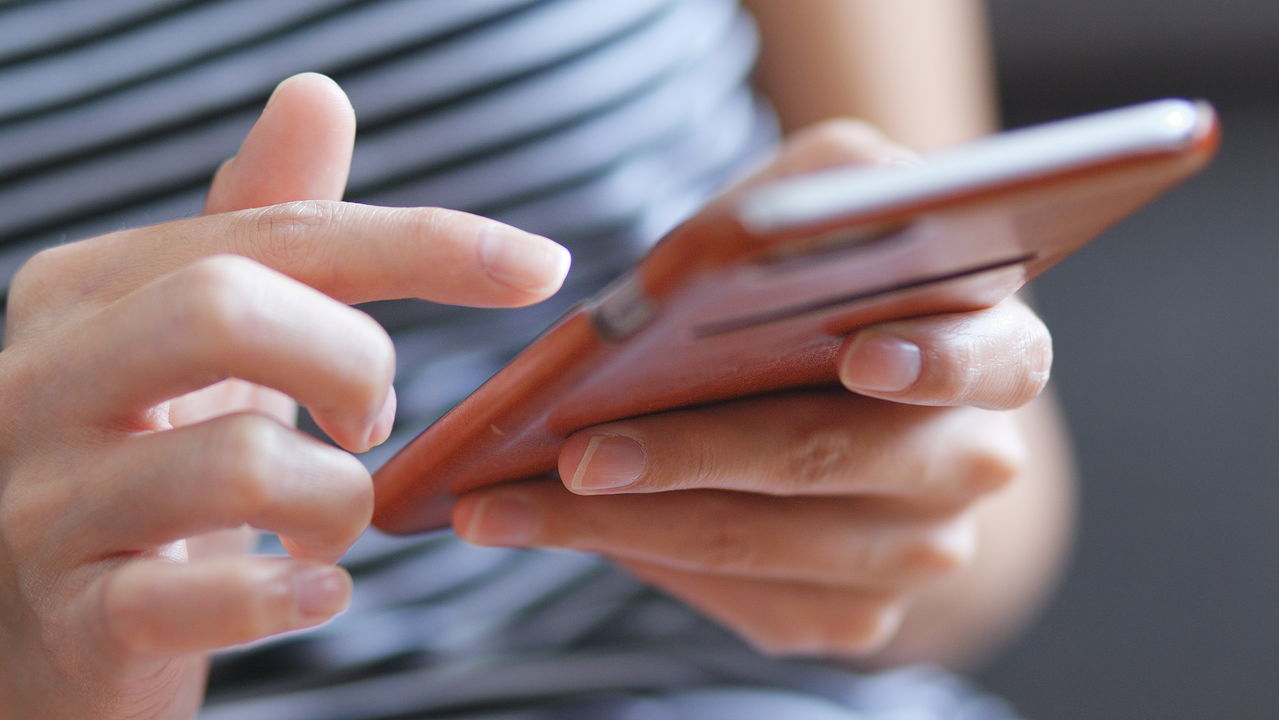 O impacto dos smartphones dos pais na saúde mental infantil. Entenda a tecnoferência