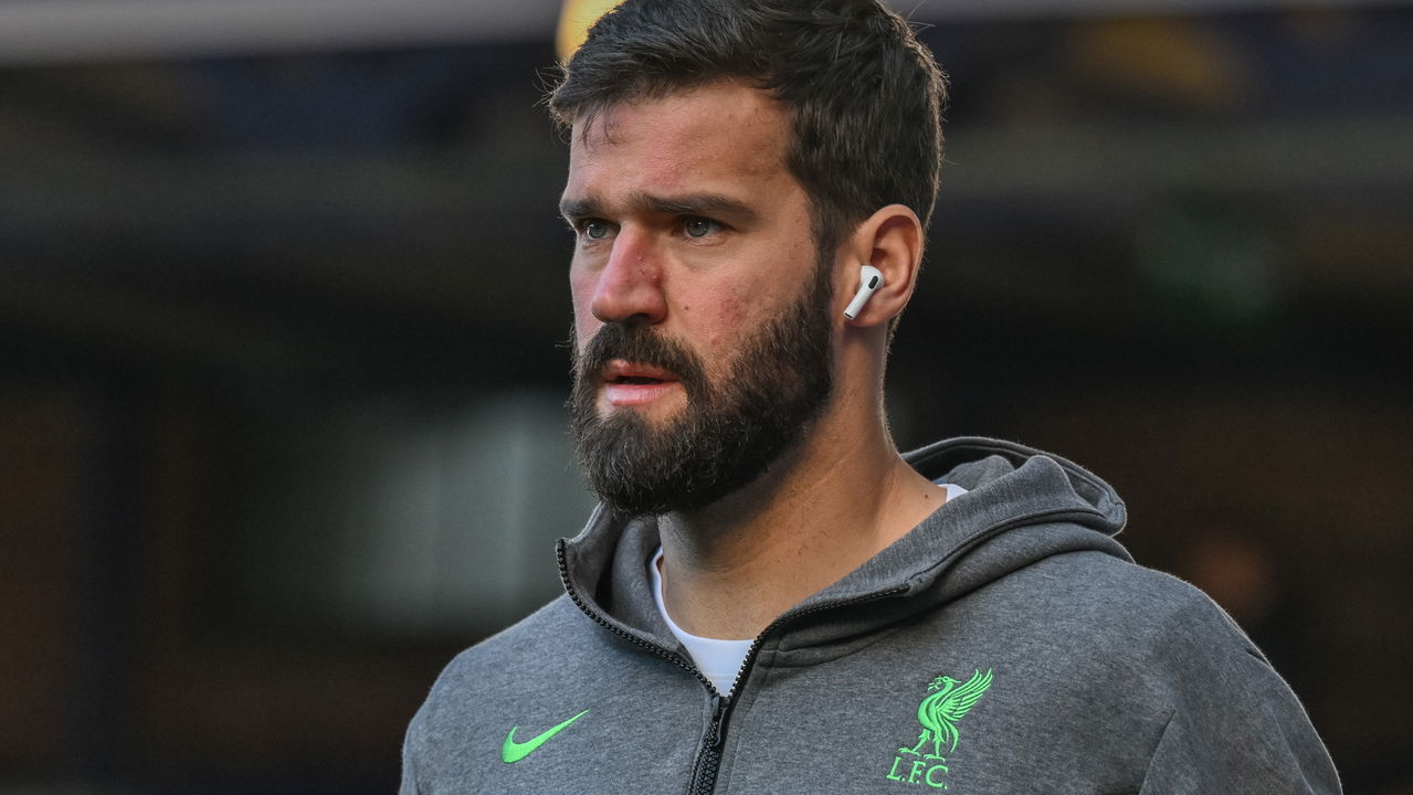 O futuro de Alisson Becker: Uma nova jornada se aproxima?