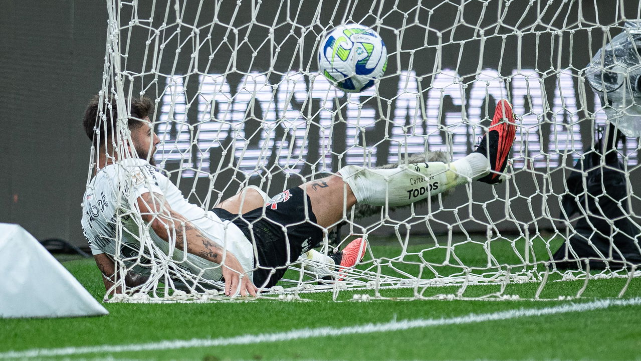 Corinthians surpreende na Copa Sul-Americana e vai abaixo no Brasileirão