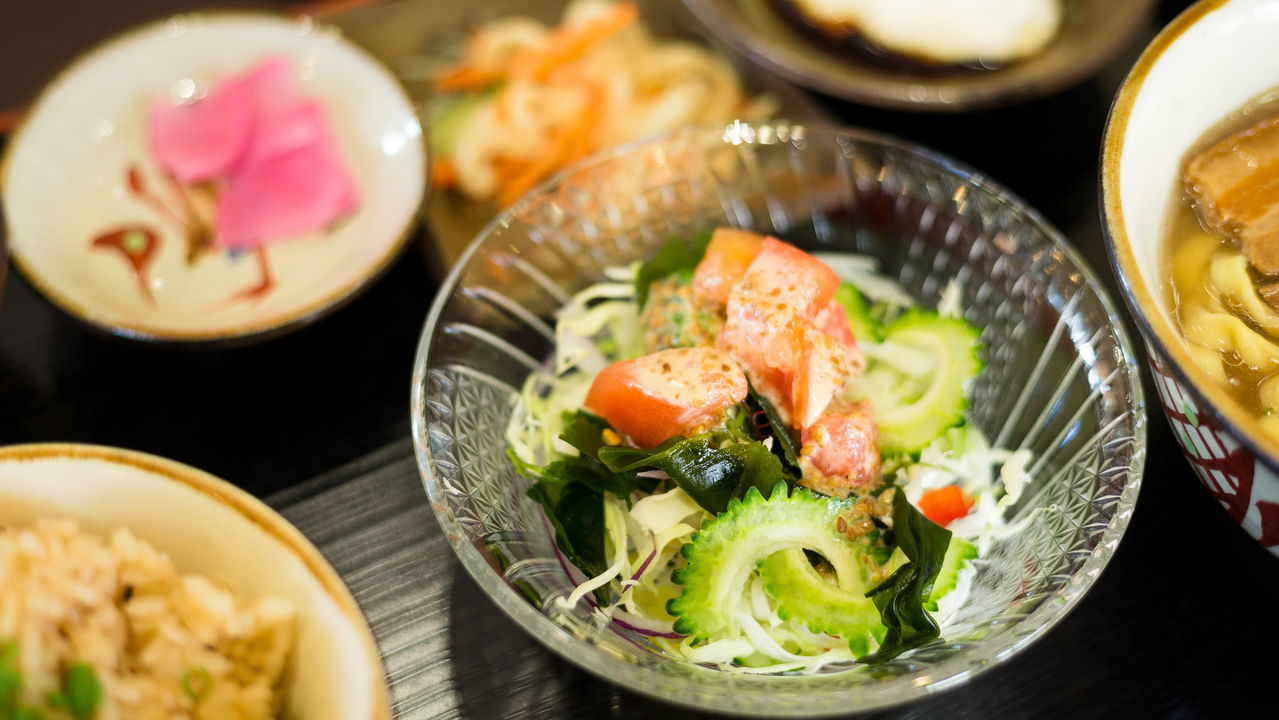 Desvendado o segredo da longevidade japonesa! A dieta de Okinawa vai transformar sua vida