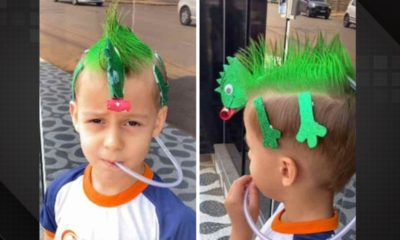 Menino rouba cena com penteado de camaleão