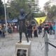 Estátua de Marielle Franco e a placa no Centro do Rio.