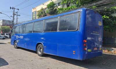 Criminosos armados roubam ônibus executivo com 30 passageiros no Rio