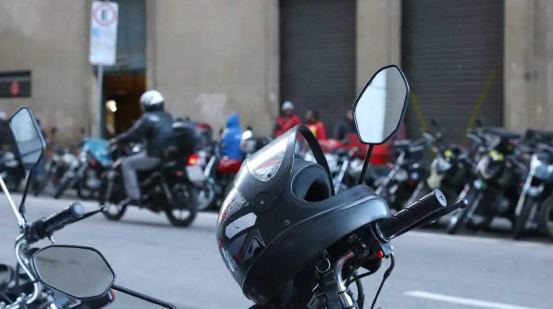 Selfie de capacete adiciona camada de checagem para o equipamento obrigatório