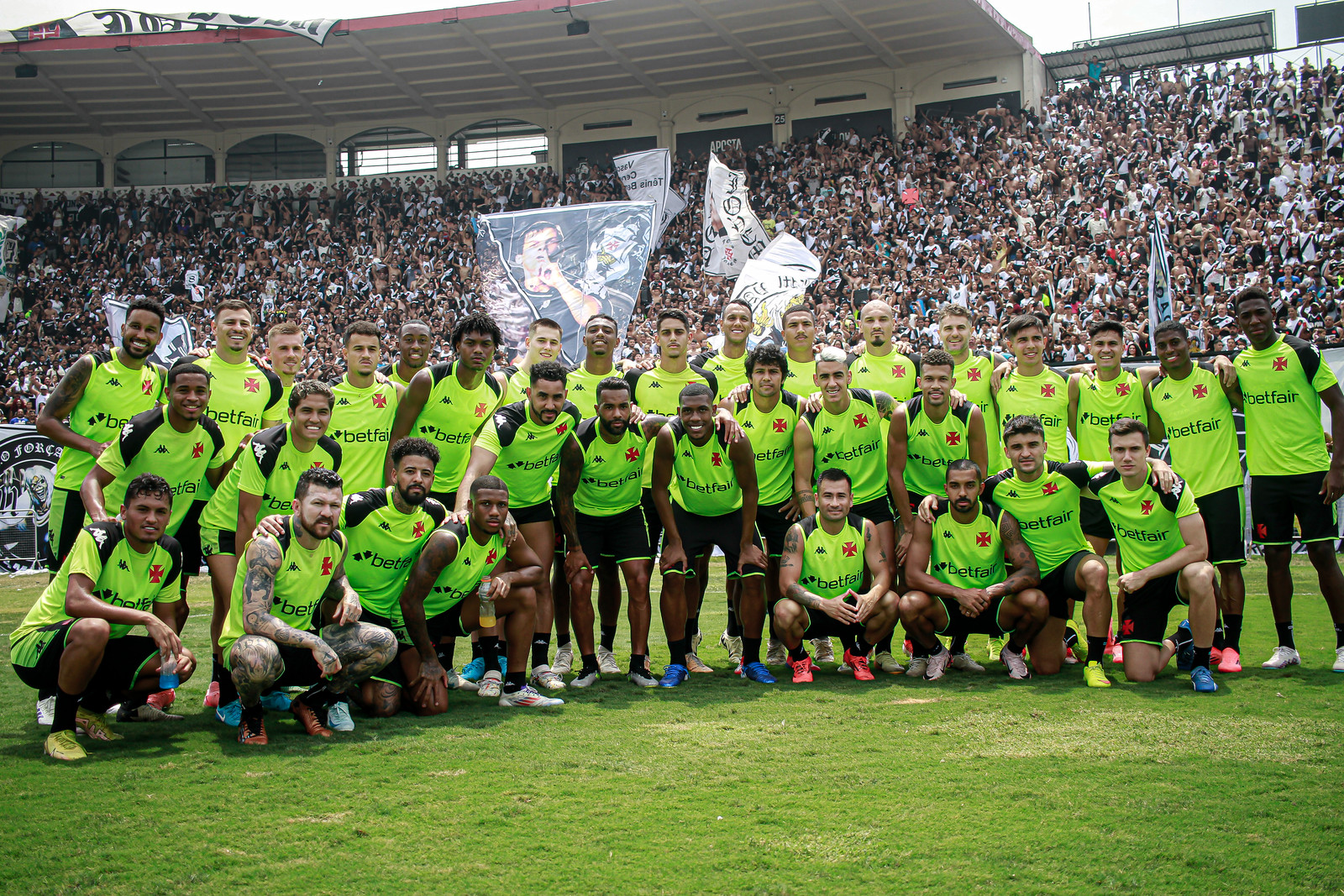 Jogadores do Vasco no treino aberto em São Januário (Foto: Dikran Sahagian/Vasco)