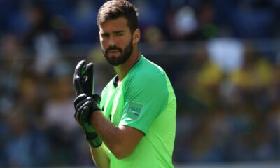 Alisson é desfalque para o Liverpool! Goleiro sofre lesão na coxa direita