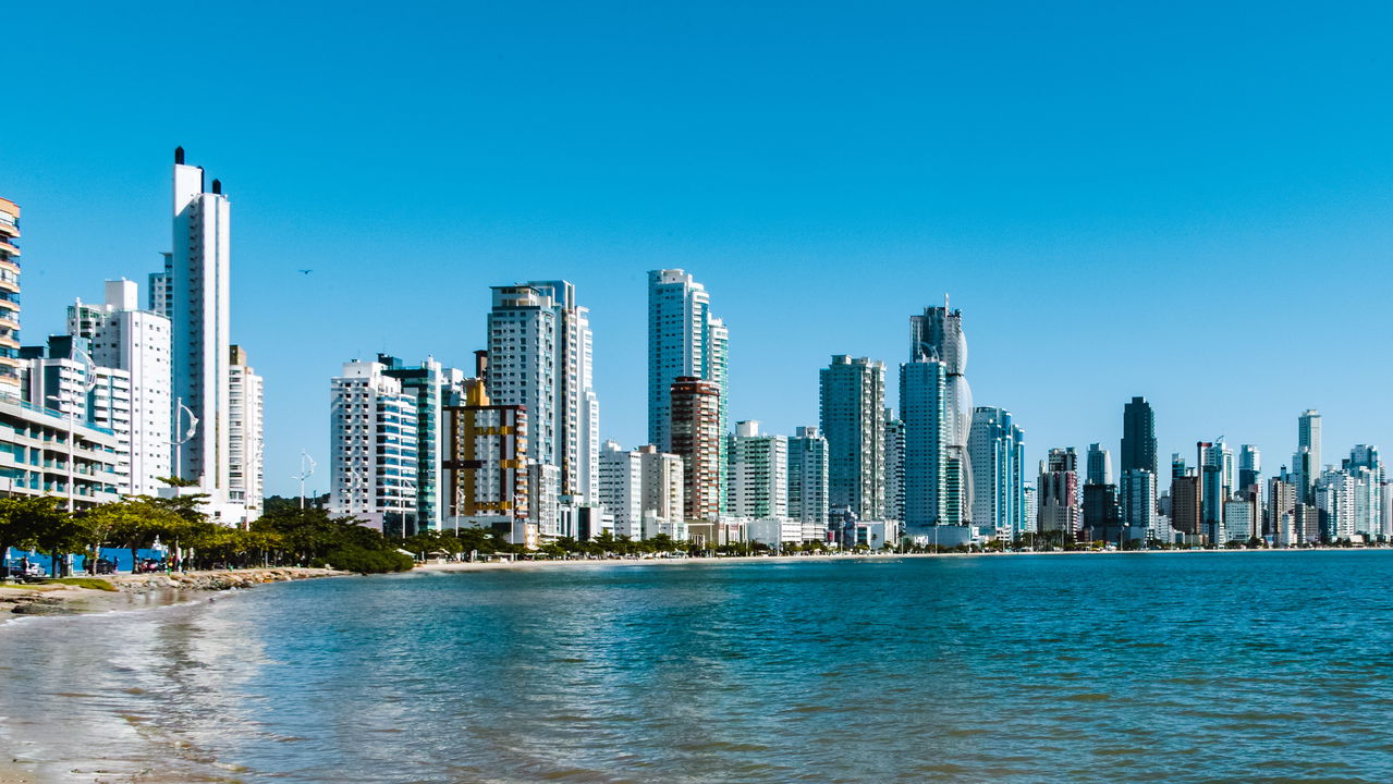 Balneário Camboriú: Como será o dia na praia?