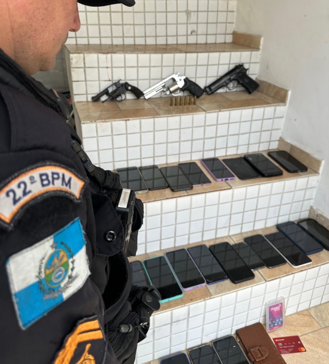 Celulares apreendidos em roubo na Avenida Brasil