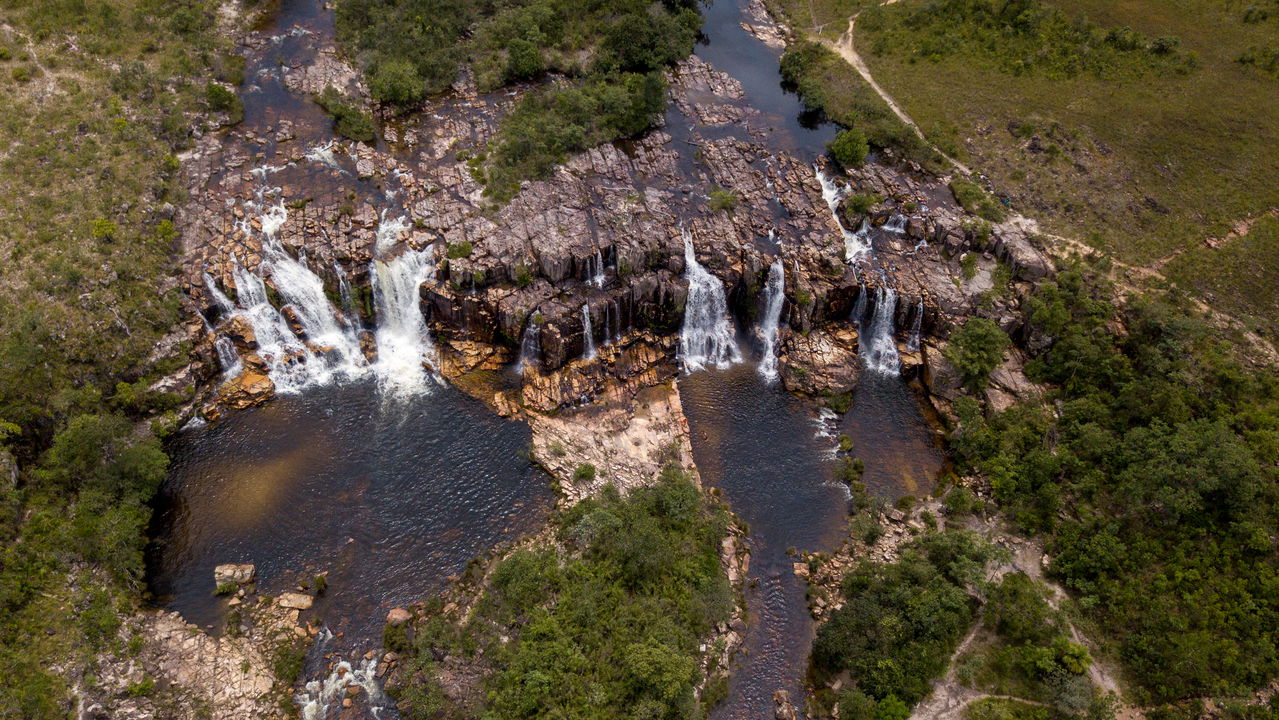 Você imagina encontrar uma cachoeira no meio da cidade? Conheça!