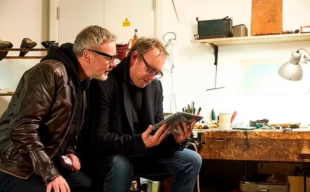 John Simm acompanhava o amigo e também ator Philip Glenister na atração