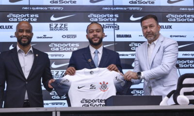 Corinthians toma decisão sobre futuro de Memphis Depay