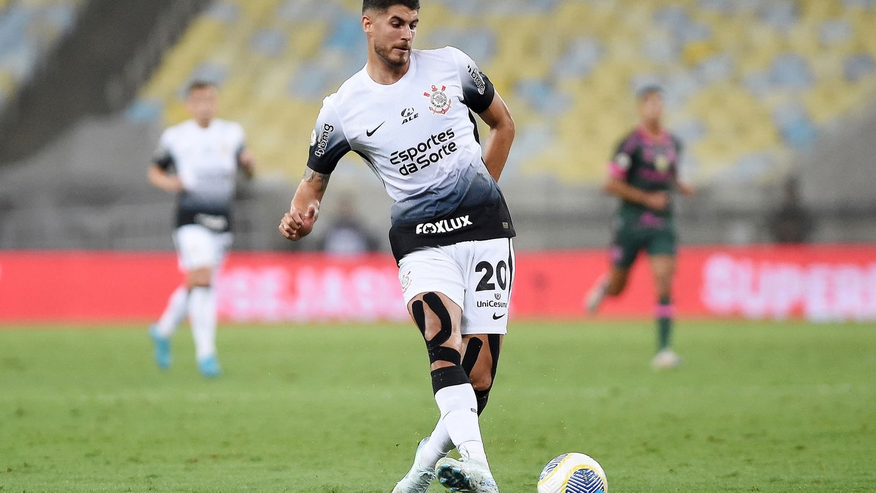 Pedro Raul enfrenta desafios no Corinthians e possibilidade de transferência