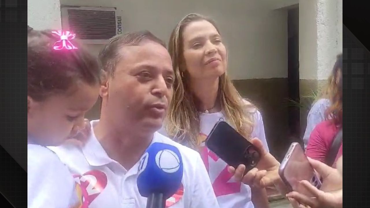 Rodrigo Neves vota em Niterói