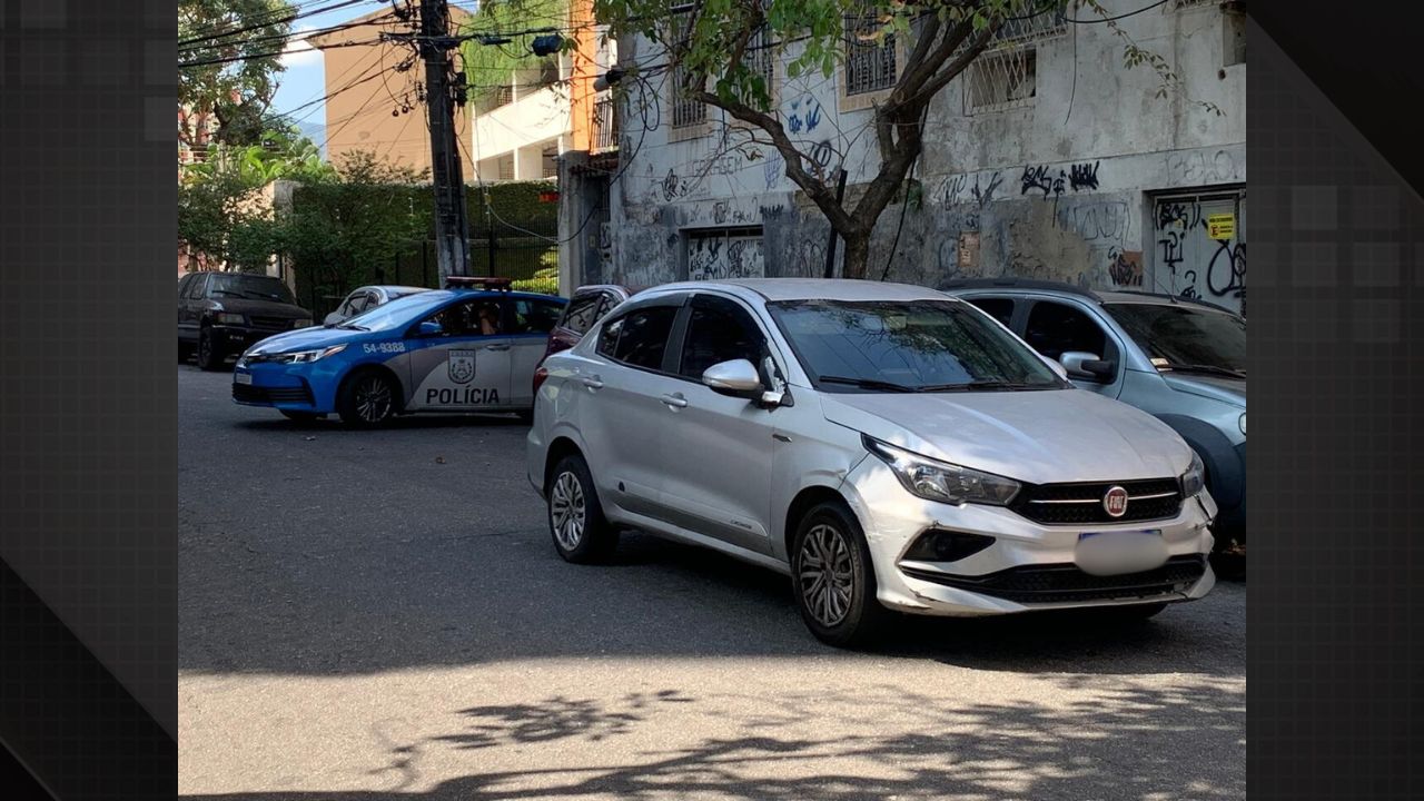 Criminosos armados roubam dois carros no Méier; moradores relatam medo