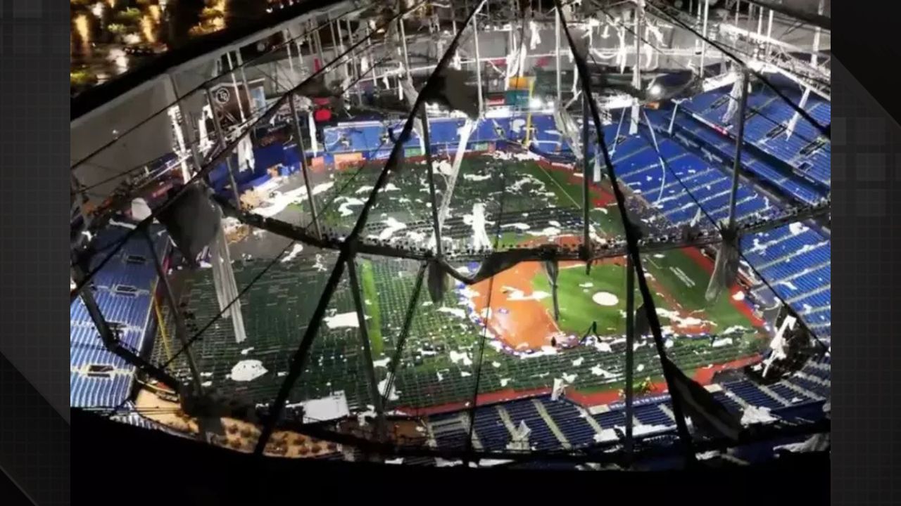 Estádio de beisebol tem teto arrancado pelo furacão Milton na Flórida